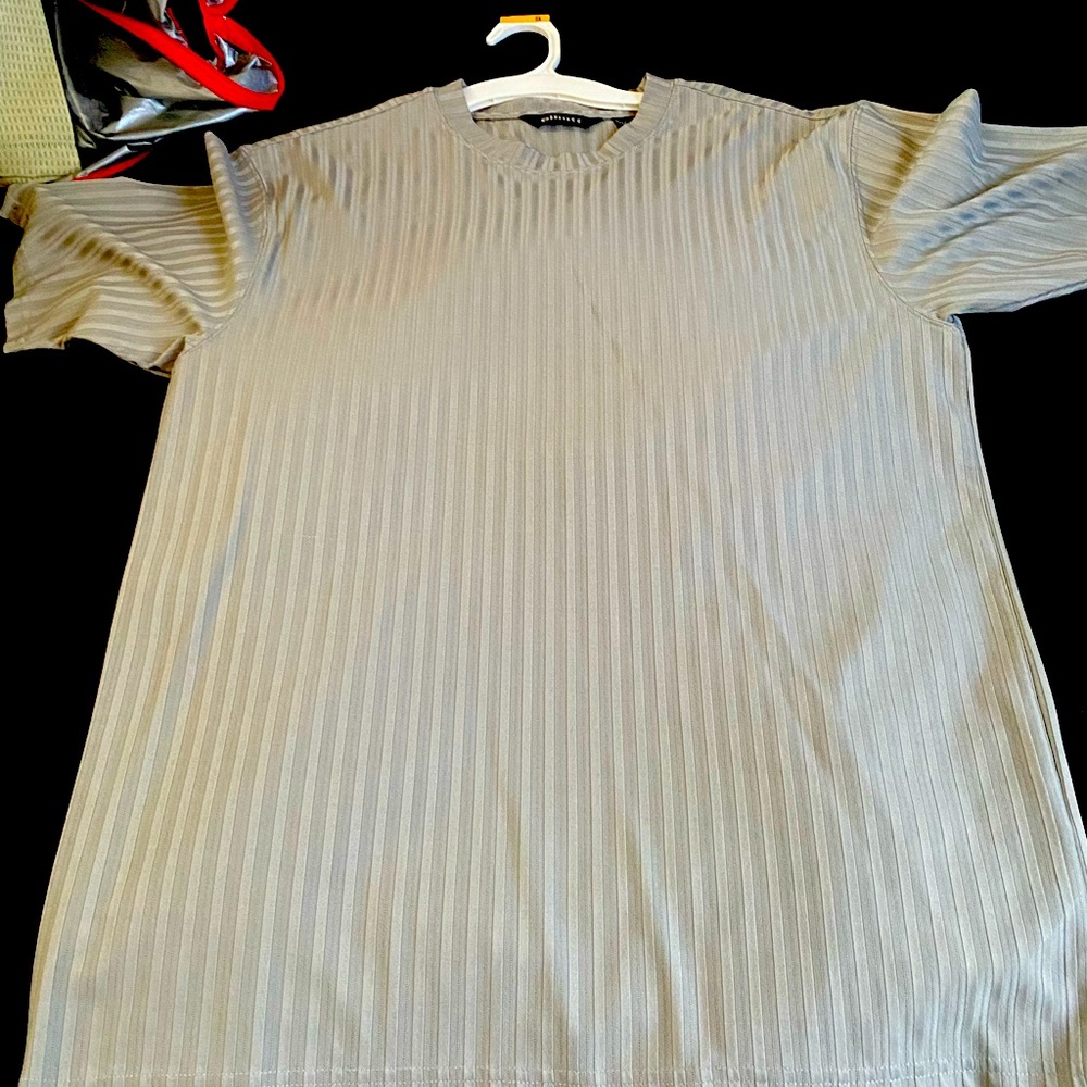 Men’s shirt. Size L